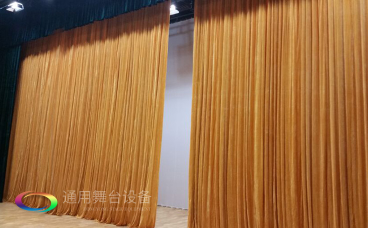 大幕類型、開啟方式！泰州舞臺大幕廠家——通用舞臺幕布，主要用于演出開始、結(jié)束的舞臺啟閉,有時(shí)也用作場幕使用