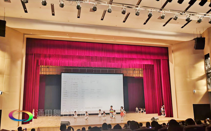 南京某戲劇院對開阻燃幕布、舞臺音響、燈光吊桿項目完工及試運營