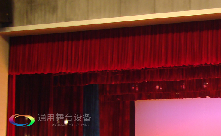 舞臺劇場布置一套完整的舞臺阻燃幕布需要幾層？