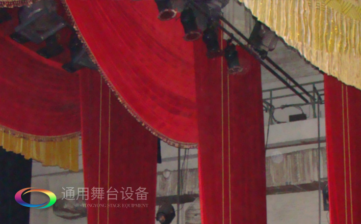 提升舞臺(tái)美感設(shè)計(jì)、增強(qiáng)舞臺(tái)透視！寬幅平紋細(xì)布橫側(cè)阻燃幕布
