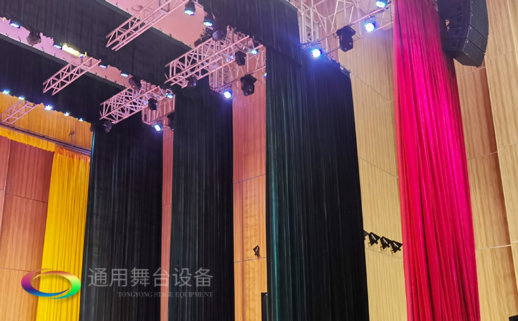 遷換場景、揭示活動主體、渲染演出氣氛、提升演出效果——舞臺阻燃幕布