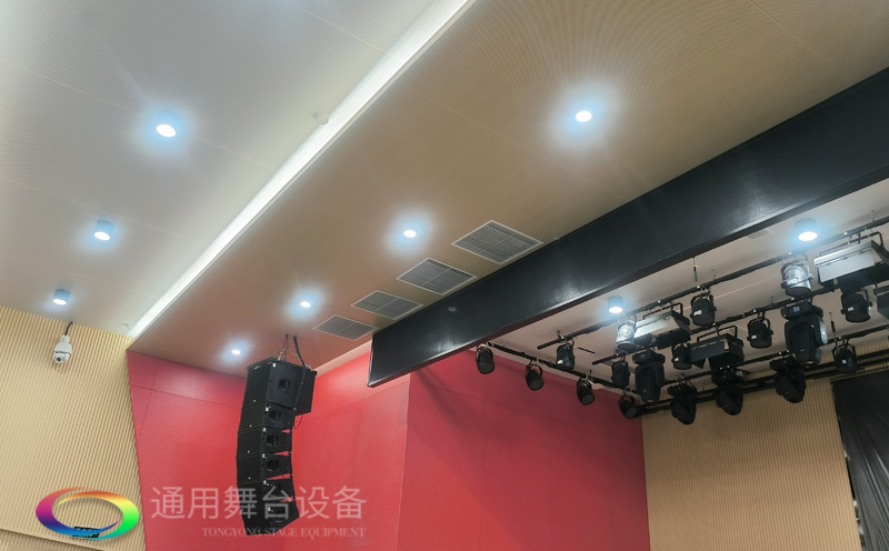 高顏值+實(shí)力派！通用舞臺(tái)幕布成功打造某中學(xué)智慧化多功能報(bào)告廳項(xiàng)目